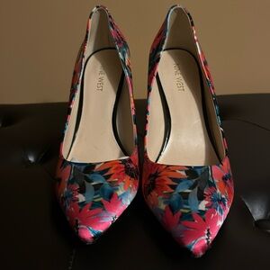 Nine West floral pumps